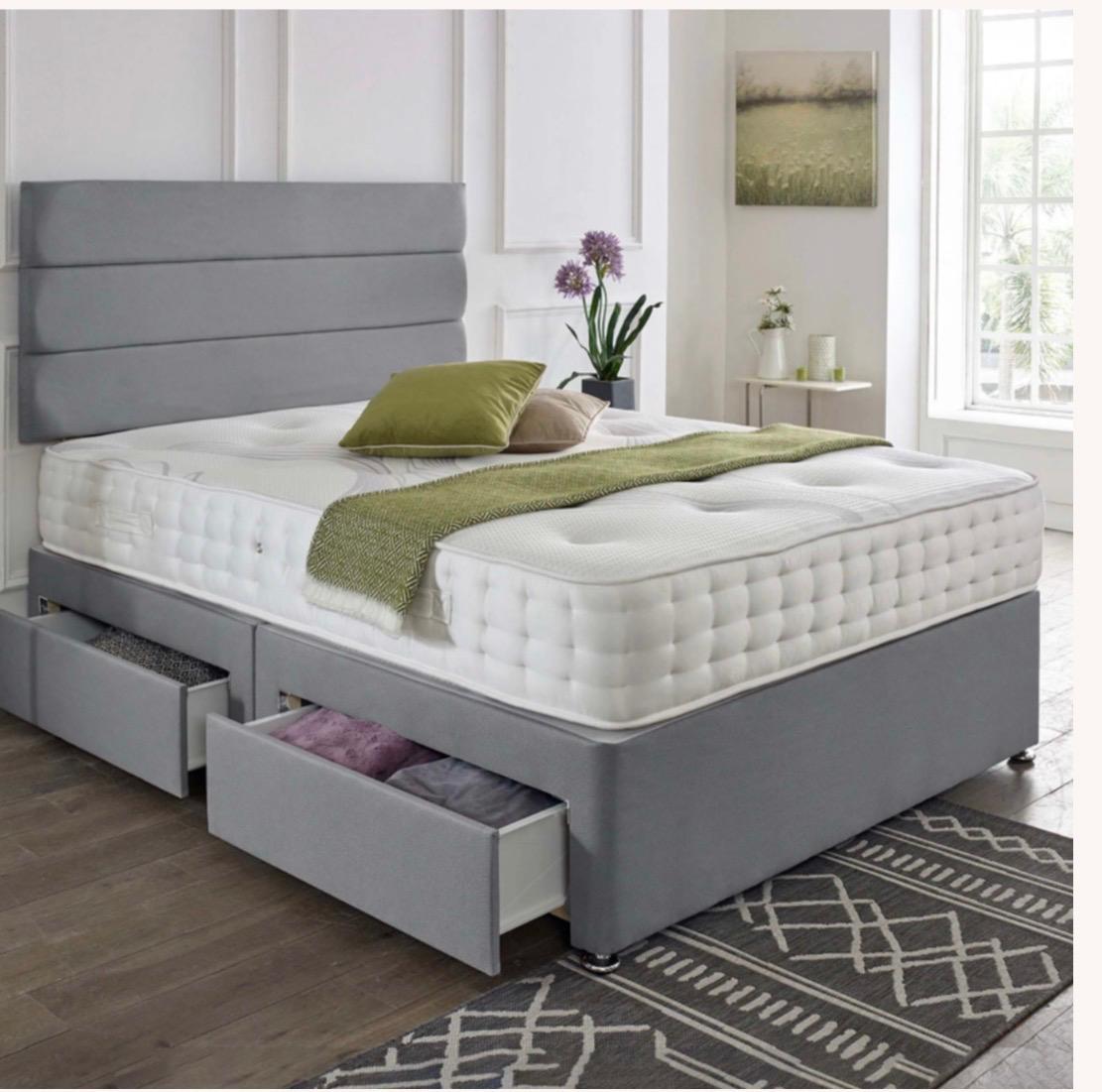 The Cross Stripe Divan